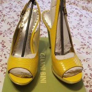 Gianni Bini peep toes heels size 8 womens
